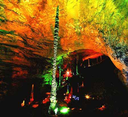 長沙出發(fā)到溶洞奇觀黃龍洞、天門山、玻璃棧道、鳳凰古城九景往返三日游