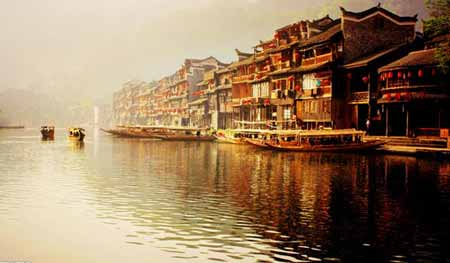 張家界國家森林公園、袁家界、天子山、大峽谷、玻璃橋、鳳凰古城兩晚三日游